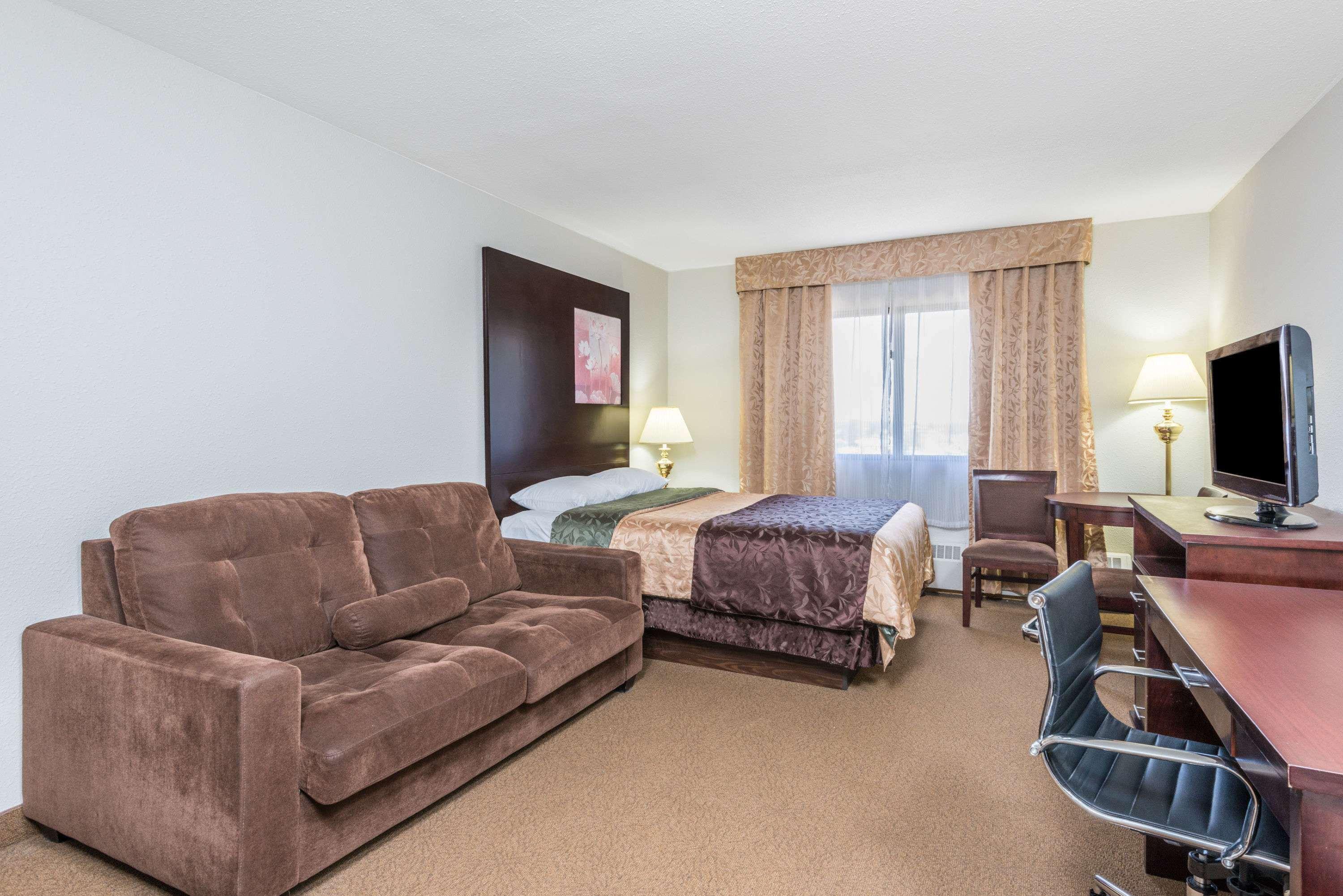 Super 8 by Wyndham Innisfail Bagian luar foto