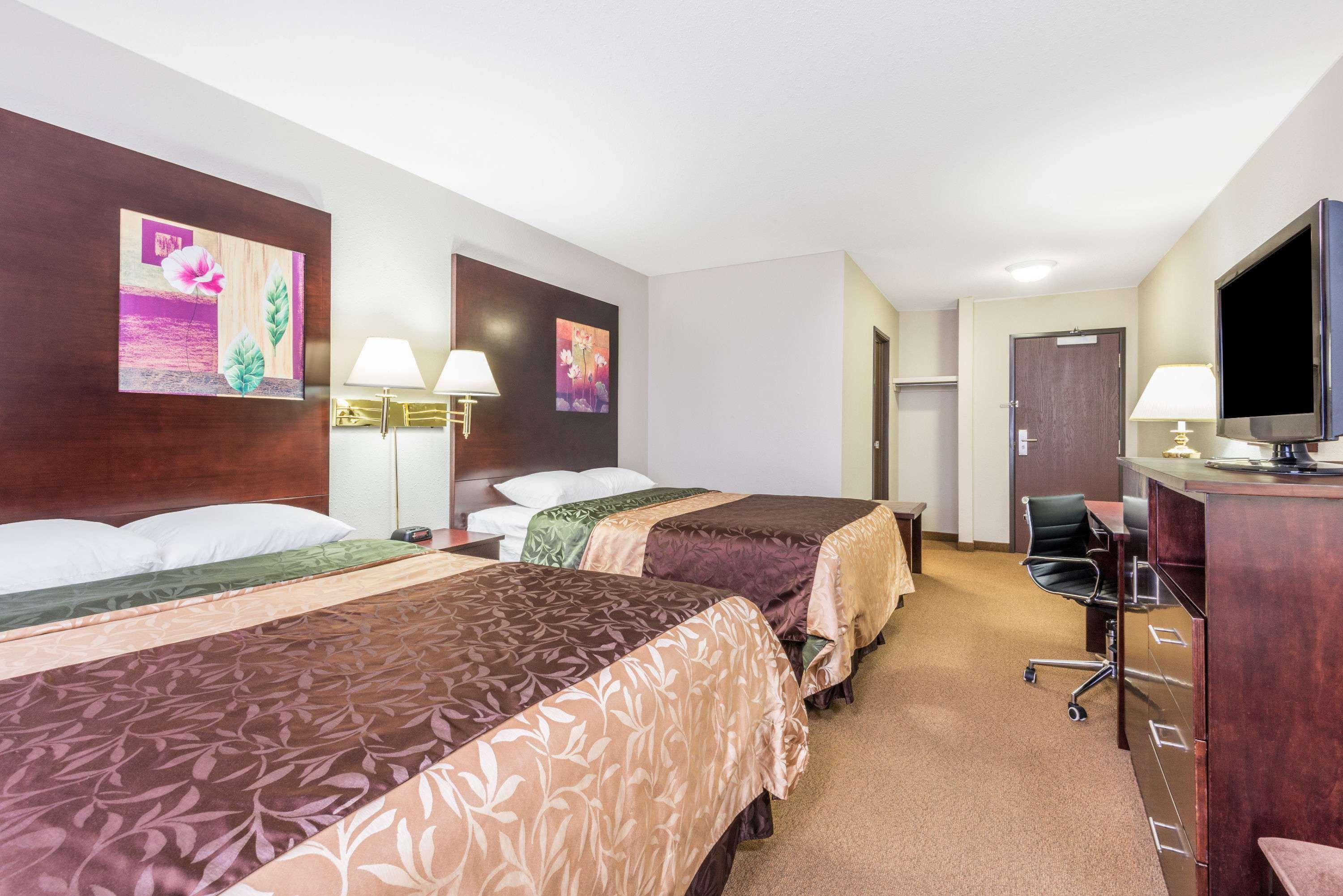 Super 8 by Wyndham Innisfail Bagian luar foto