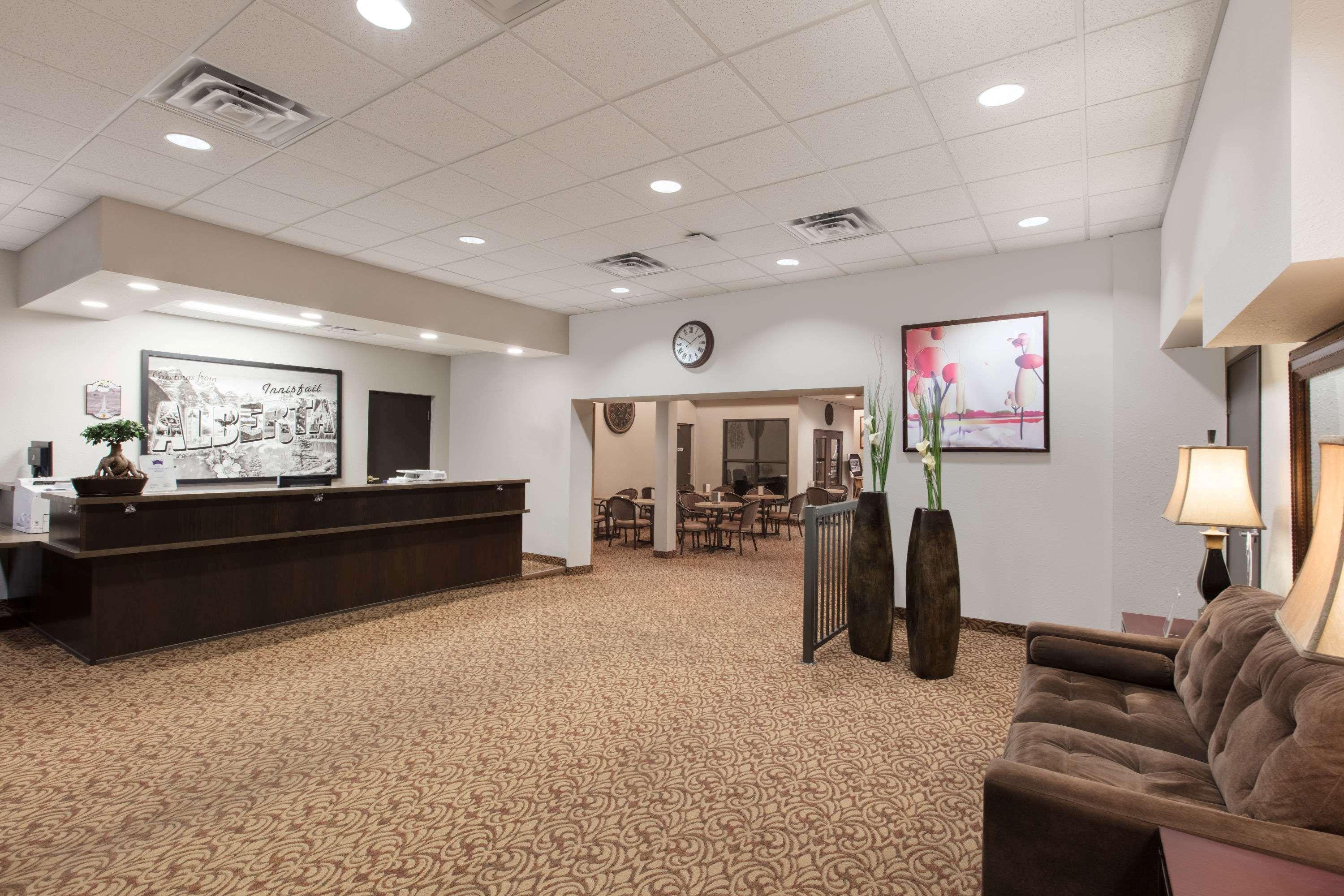 Super 8 by Wyndham Innisfail Bagian luar foto